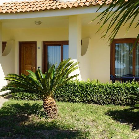 Hotel Scoglio Del Leone Дзамброне Екстериор снимка
