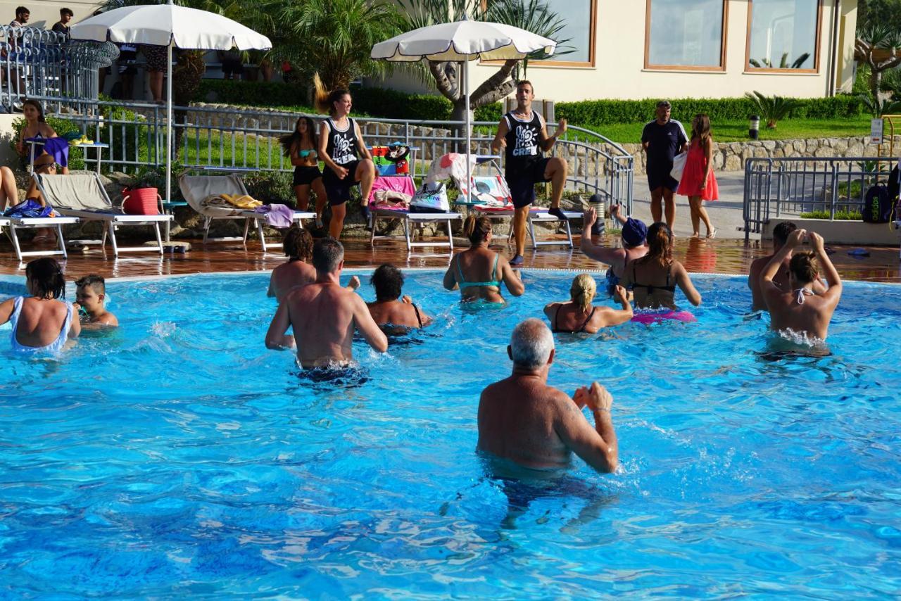 Hotel Scoglio Del Leone Дзамброне Екстериор снимка