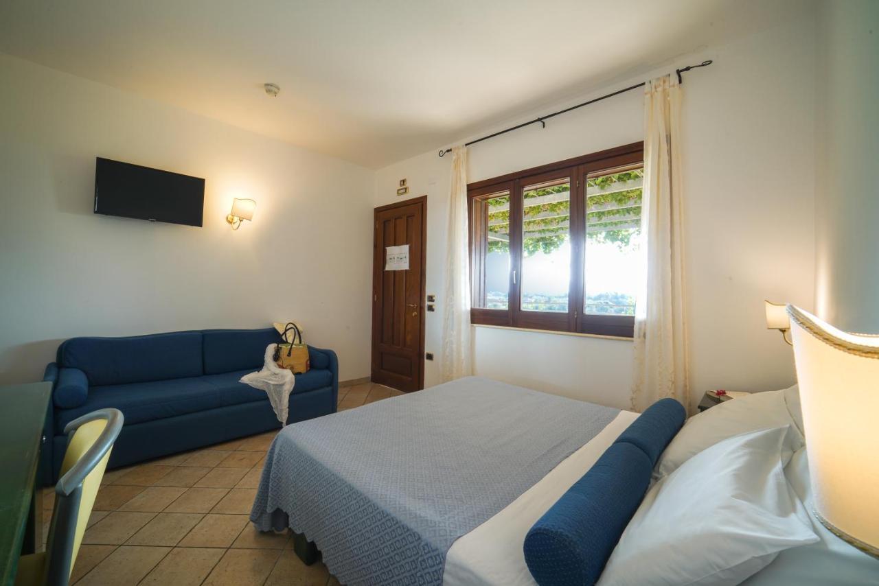 Hotel Scoglio Del Leone Дзамброне Екстериор снимка