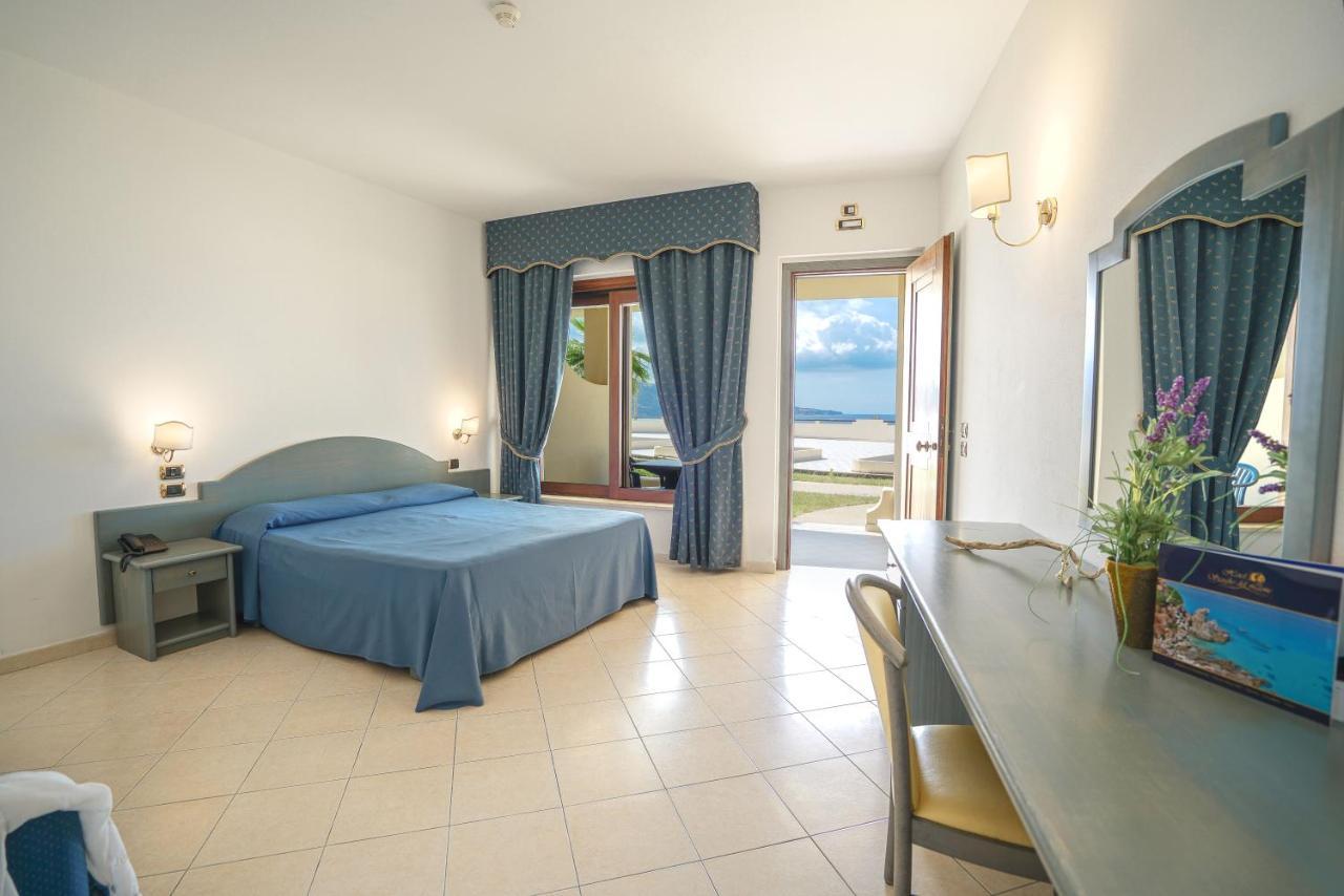 Hotel Scoglio Del Leone Дзамброне Екстериор снимка