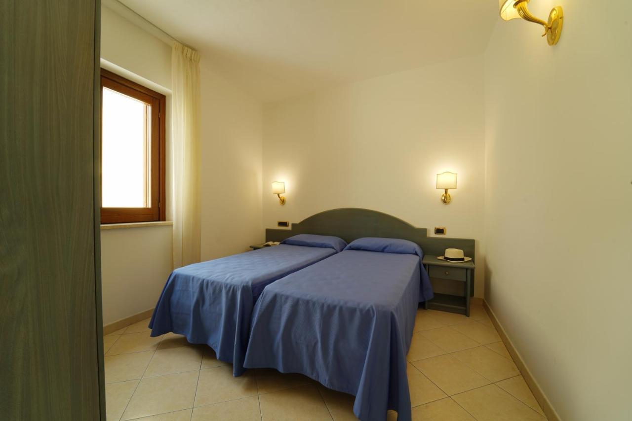 Hotel Scoglio Del Leone Дзамброне Екстериор снимка