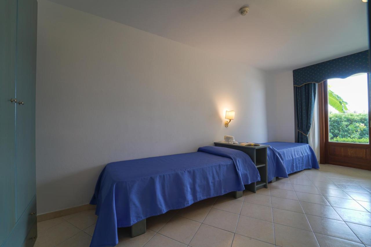 Hotel Scoglio Del Leone Дзамброне Екстериор снимка
