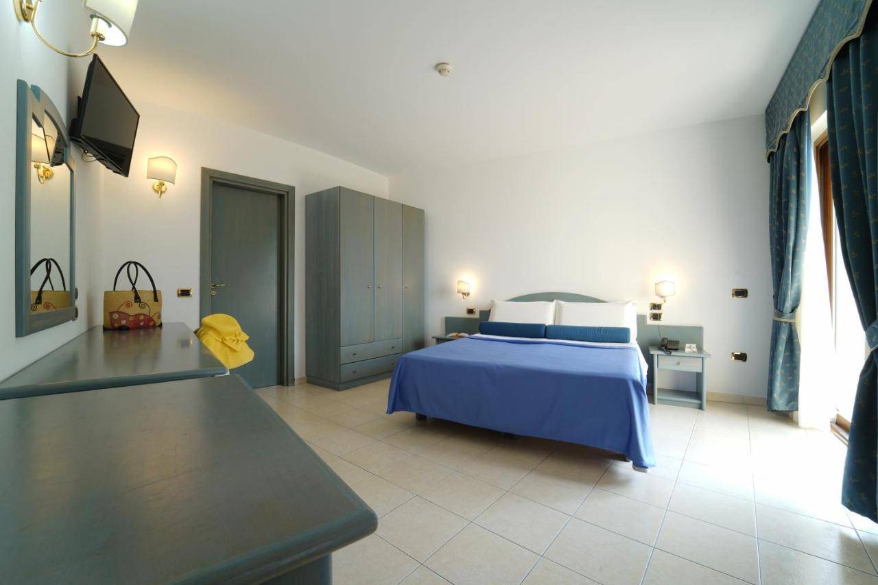 Hotel Scoglio Del Leone Дзамброне Екстериор снимка