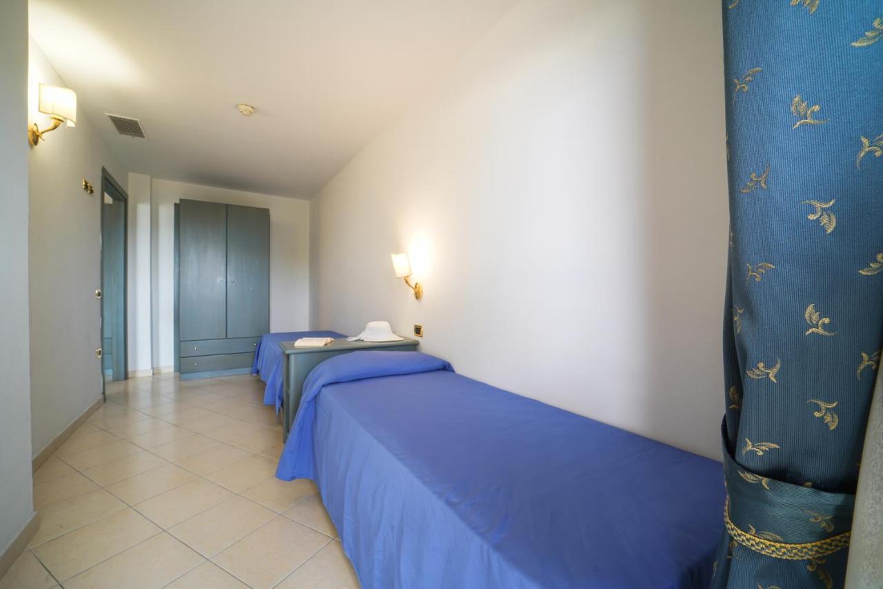 Hotel Scoglio Del Leone Дзамброне Екстериор снимка