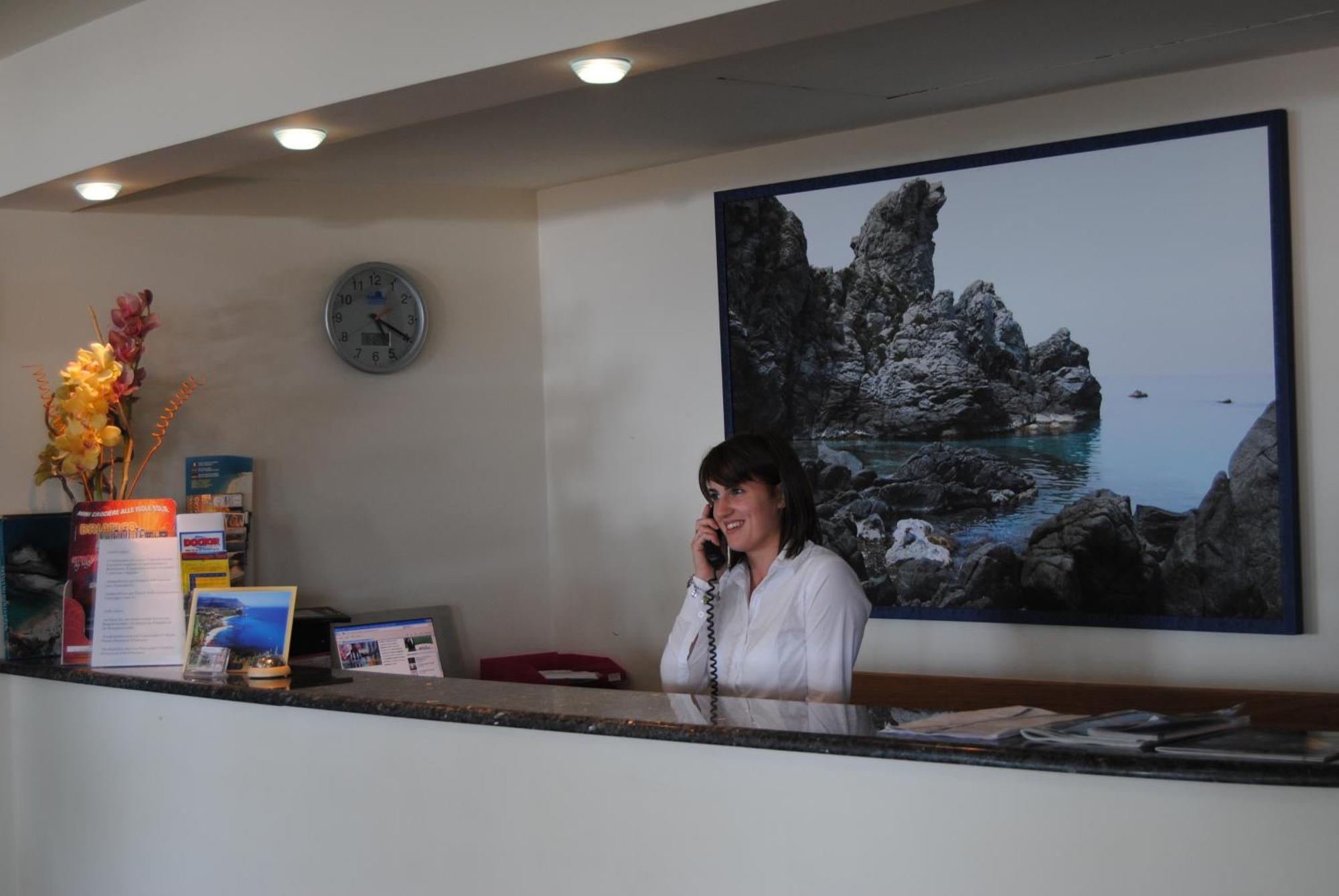 Hotel Scoglio Del Leone Дзамброне Екстериор снимка