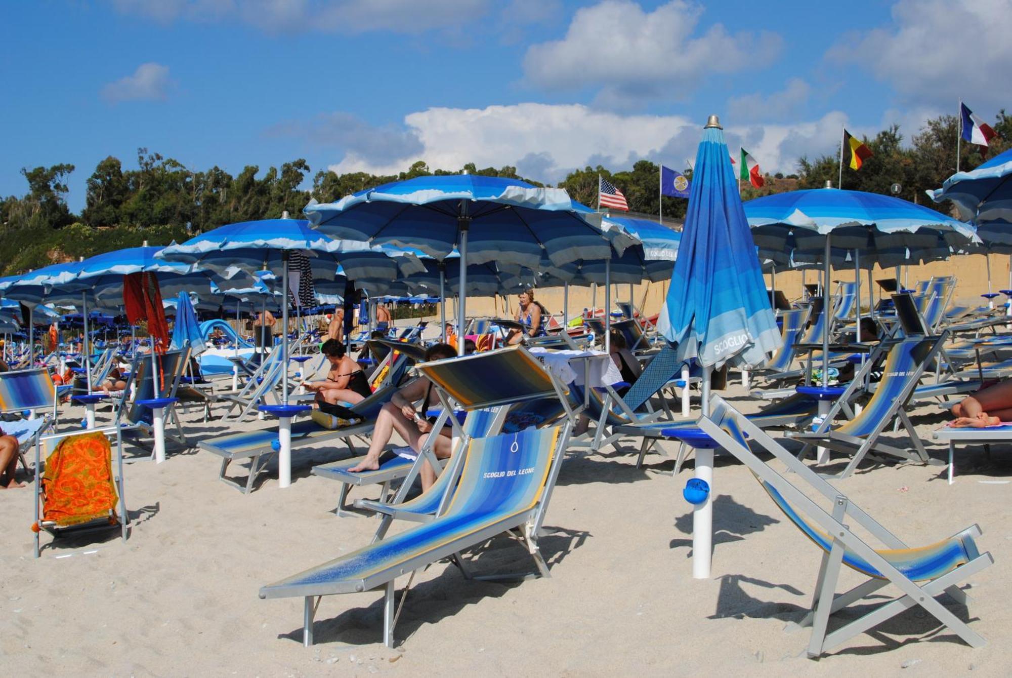 Hotel Scoglio Del Leone Дзамброне Екстериор снимка