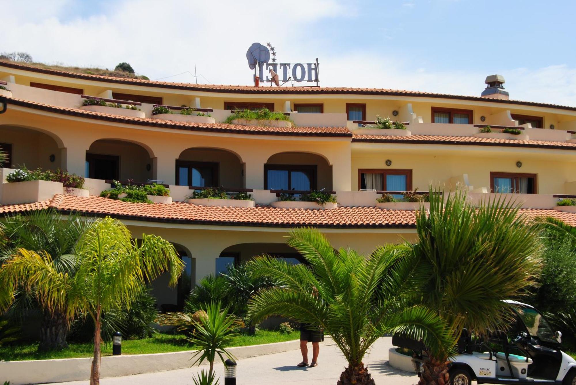 Hotel Scoglio Del Leone Дзамброне Екстериор снимка