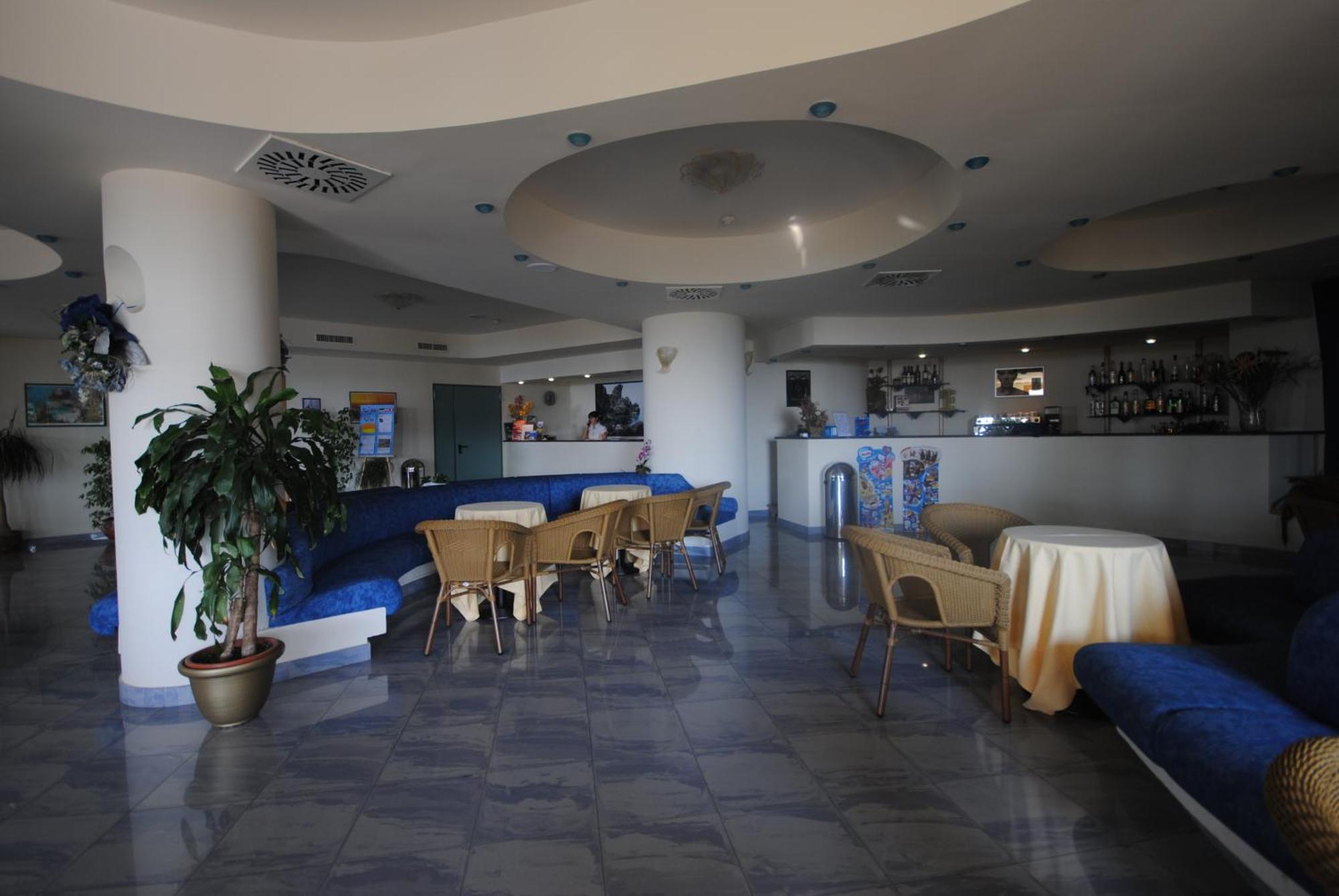 Hotel Scoglio Del Leone Дзамброне Екстериор снимка