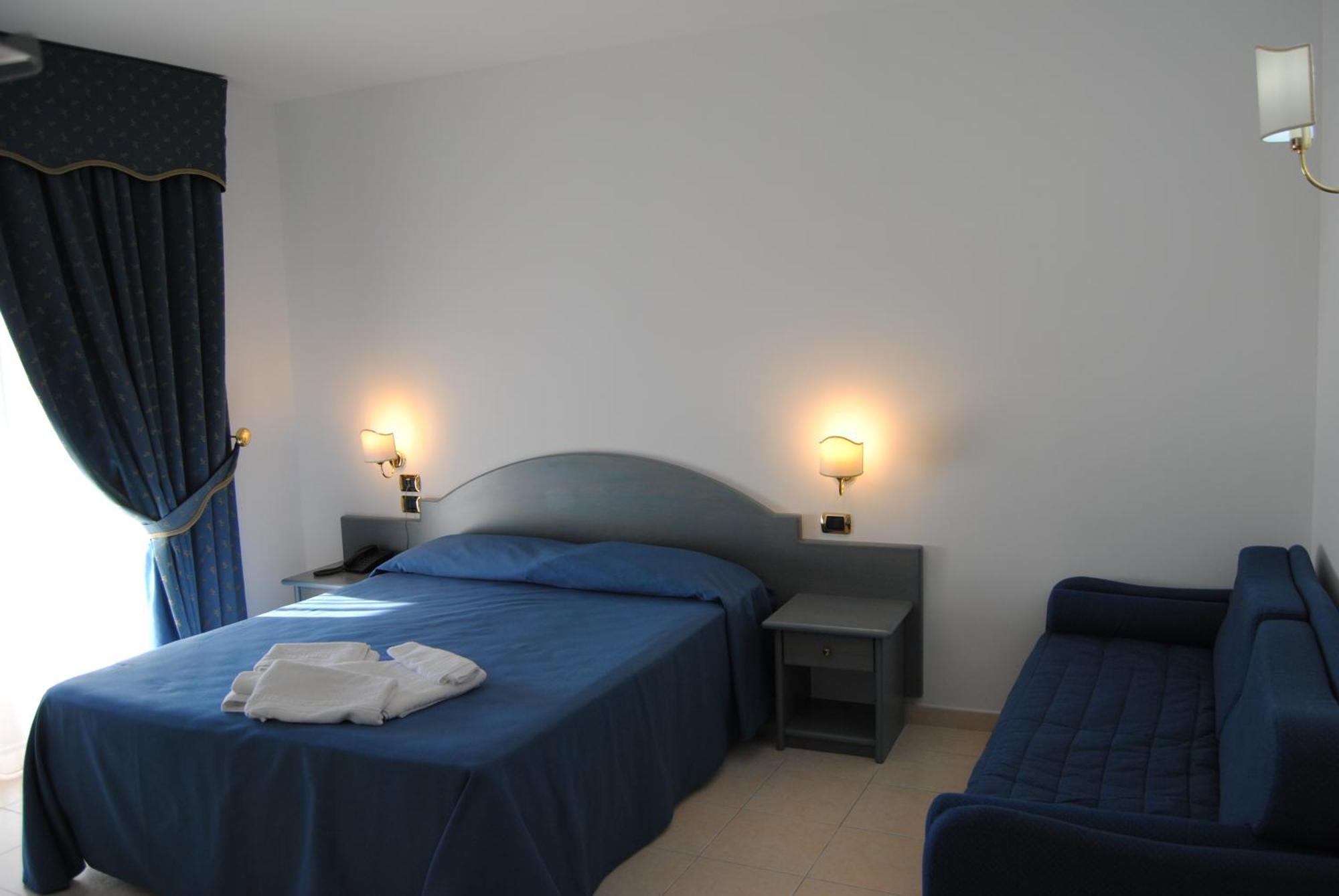 Hotel Scoglio Del Leone Дзамброне Екстериор снимка