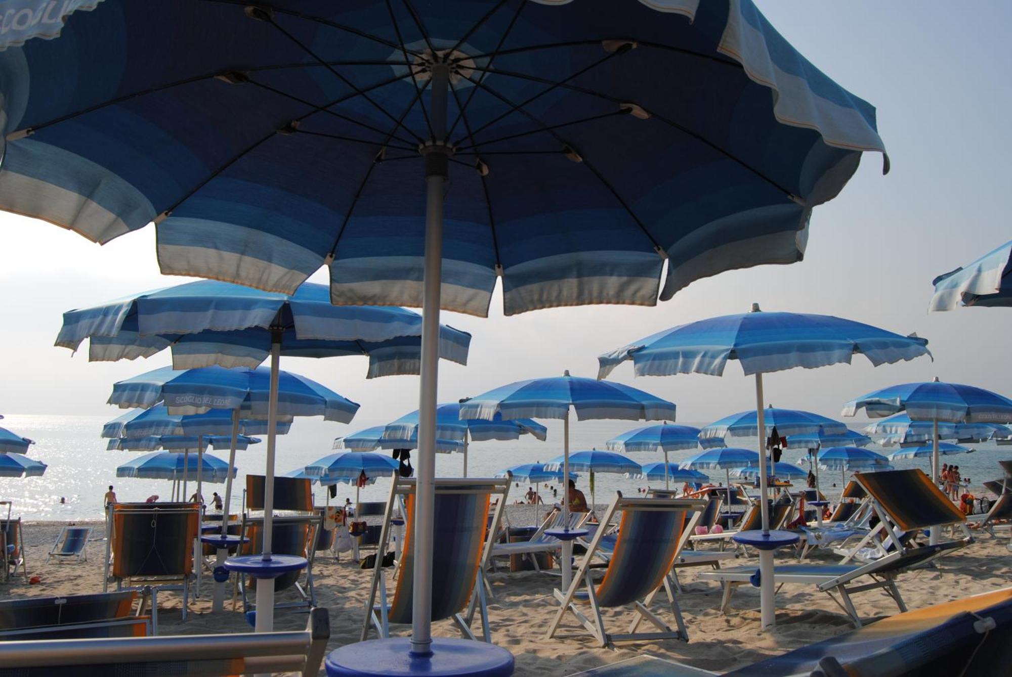 Hotel Scoglio Del Leone Дзамброне Екстериор снимка
