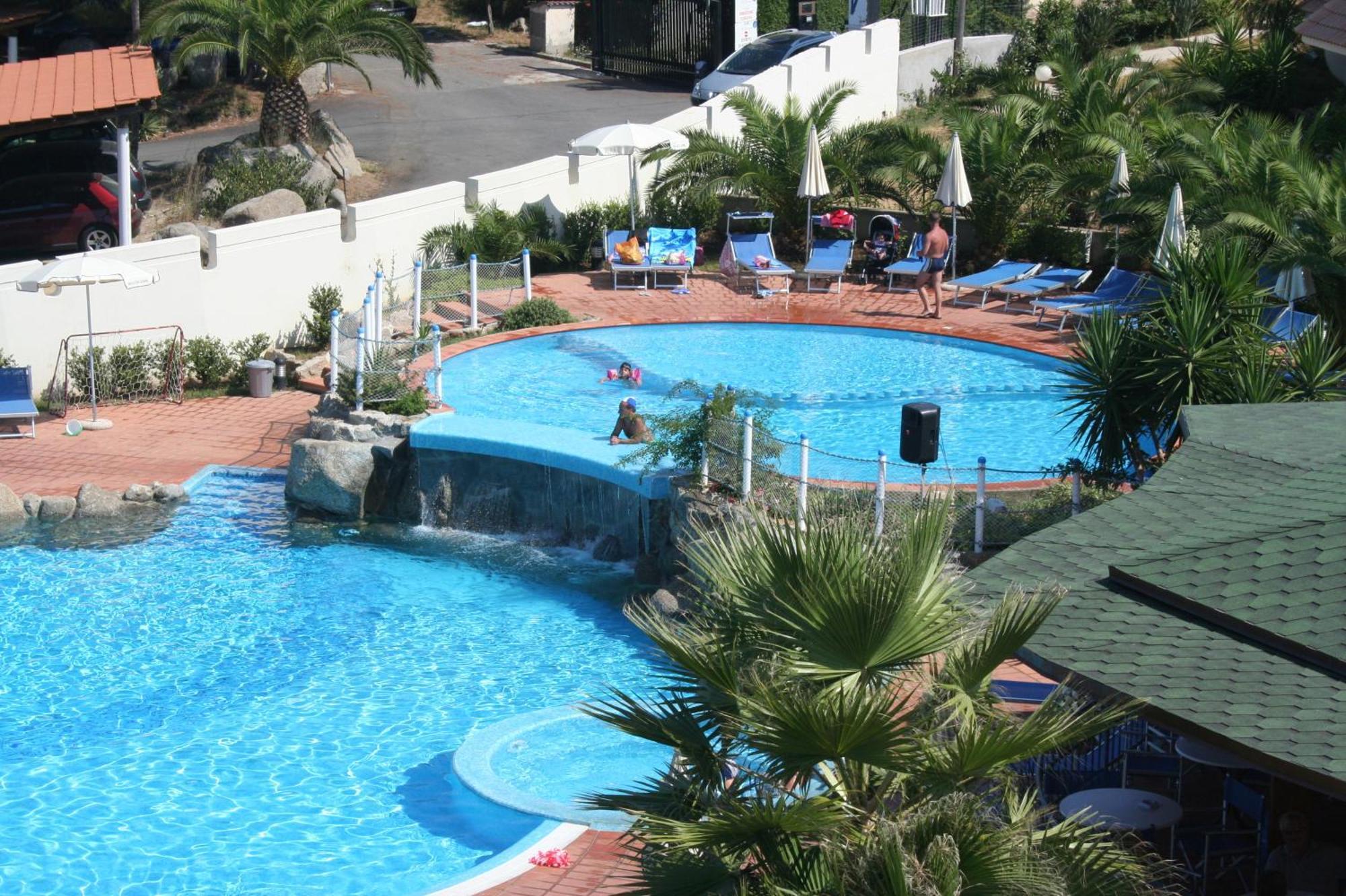Hotel Scoglio Del Leone Дзамброне Екстериор снимка