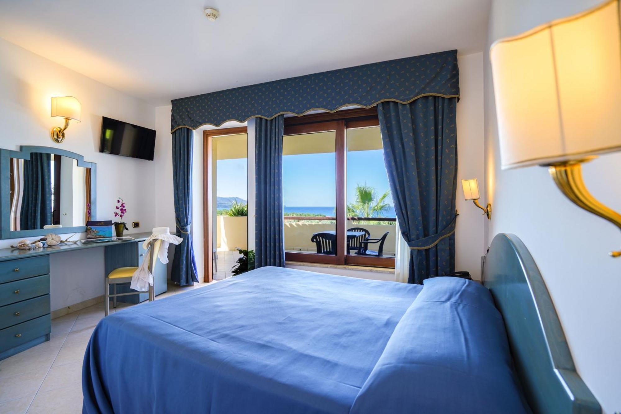 Hotel Scoglio Del Leone Дзамброне Екстериор снимка