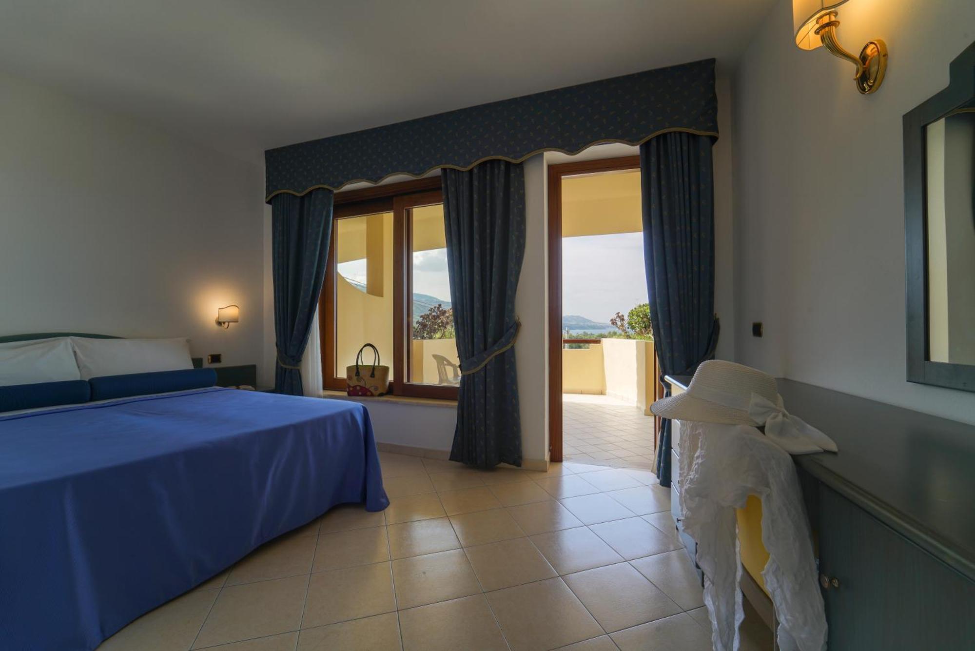 Hotel Scoglio Del Leone Дзамброне Екстериор снимка