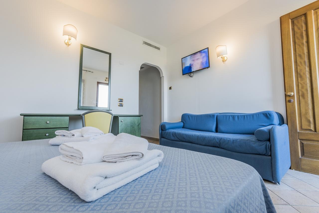 Hotel Scoglio Del Leone Дзамброне Екстериор снимка